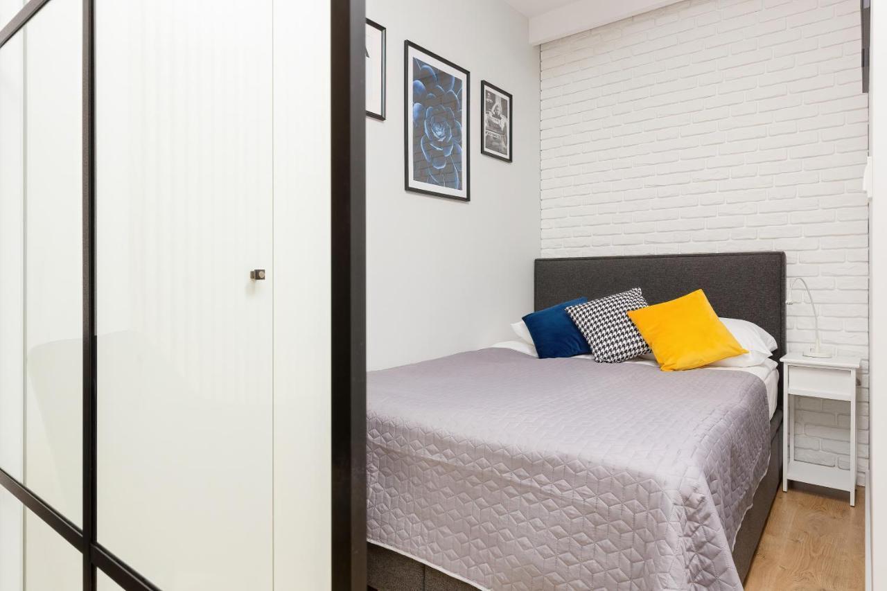 Moduo Gardens Apartment By Renters Prestige Warsaw Exterior photo