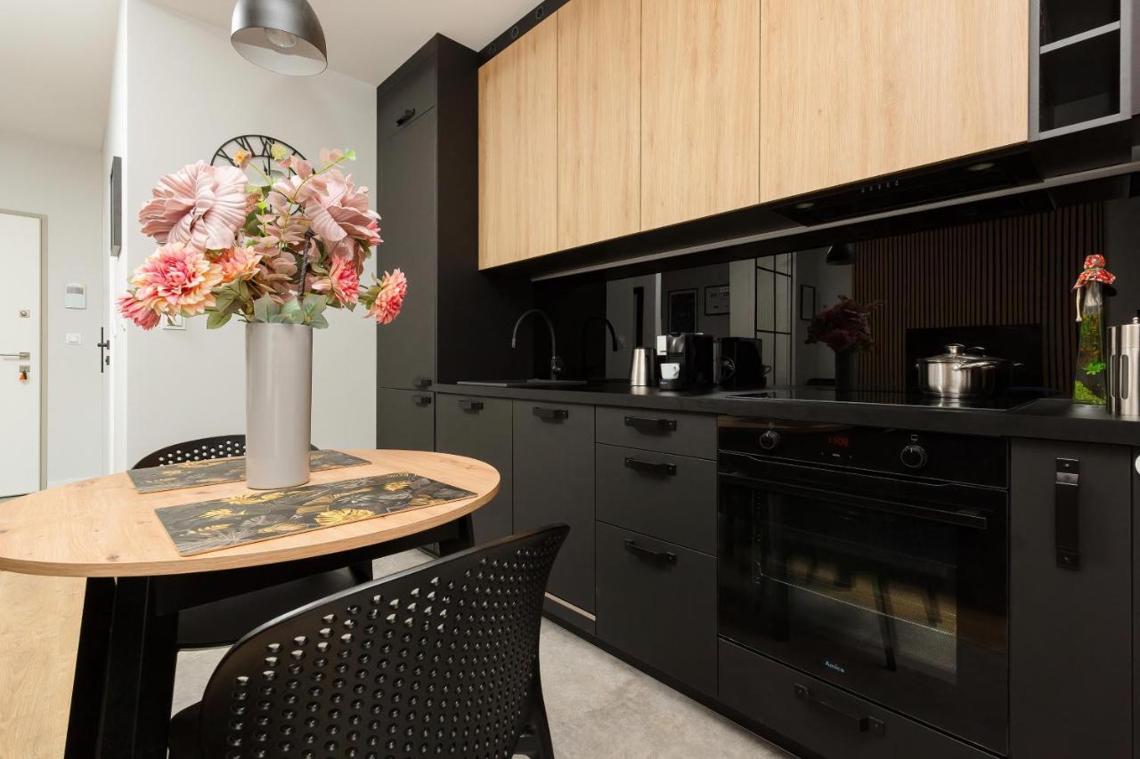 Moduo Gardens Apartment By Renters Prestige Warsaw Exterior photo
